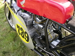 Dateiname=Honda_CB350r_Replica_b.JPG
Dateigröße=146KB
Abmessungen: 800x600
hinzugefügt am: 22. September 2007 Honda_CB350r_Replica_b.JPG